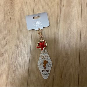 NWT Disney Store Japan Minnie Hotel Keychain